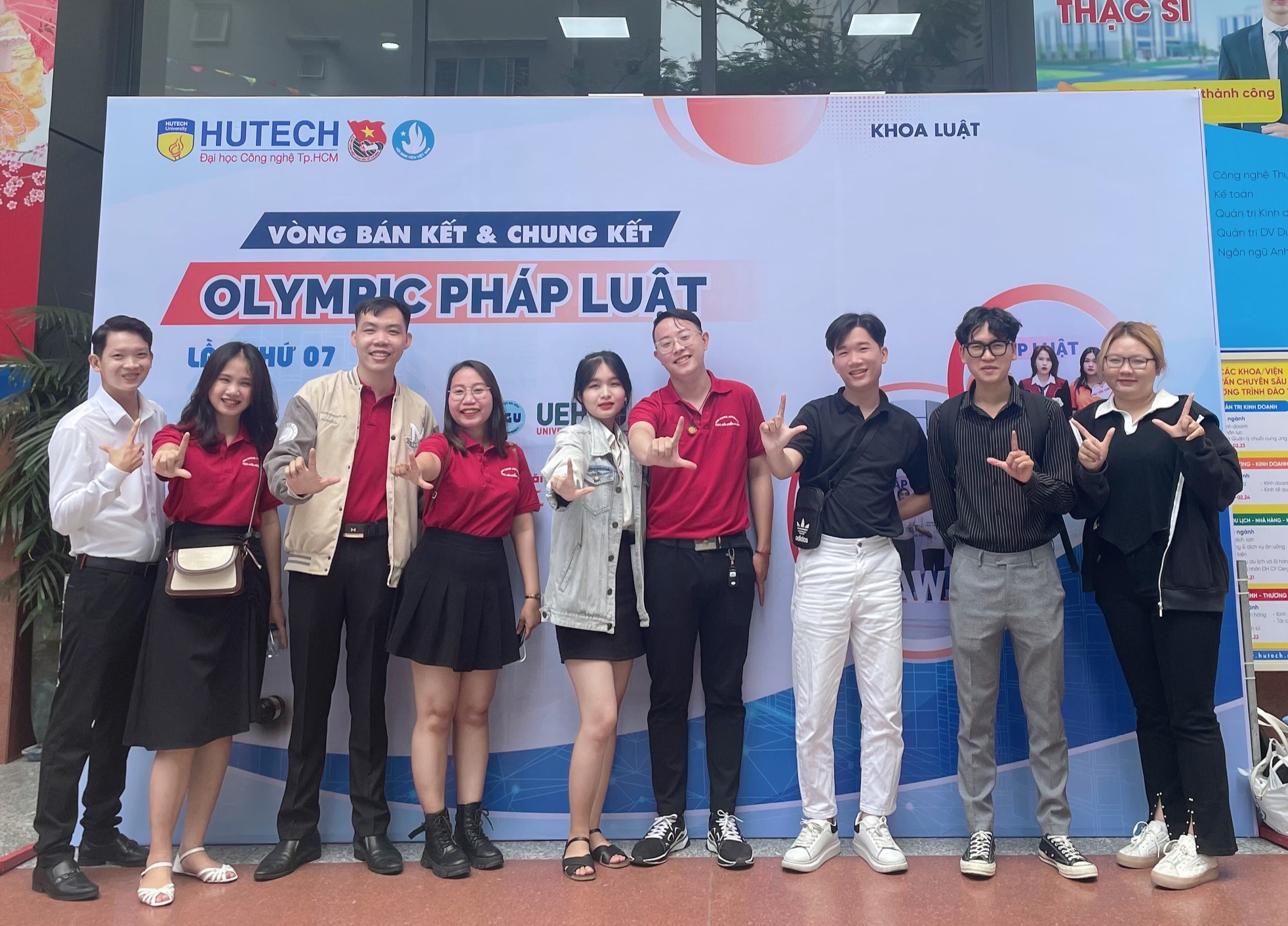 hinh 6 doi bdu va co dong vien